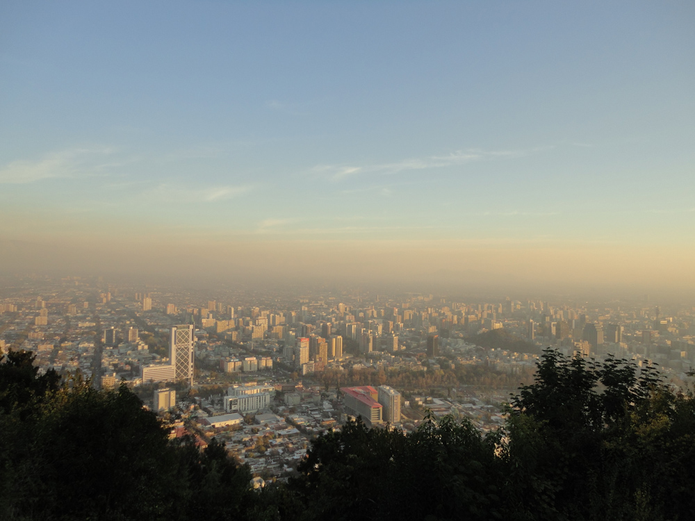 Un poco de smog no le cae mal a nadie. Santiago como toda grande ciudad no se queda atrás, pero que bonita que es!