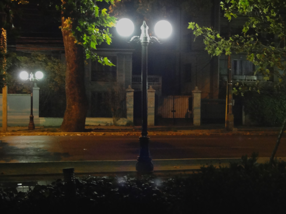 Por este barrio encontré buenas cervezas. Providencia, te deja un airecito de estar y no estar en Santiago. Muy como de cuento.